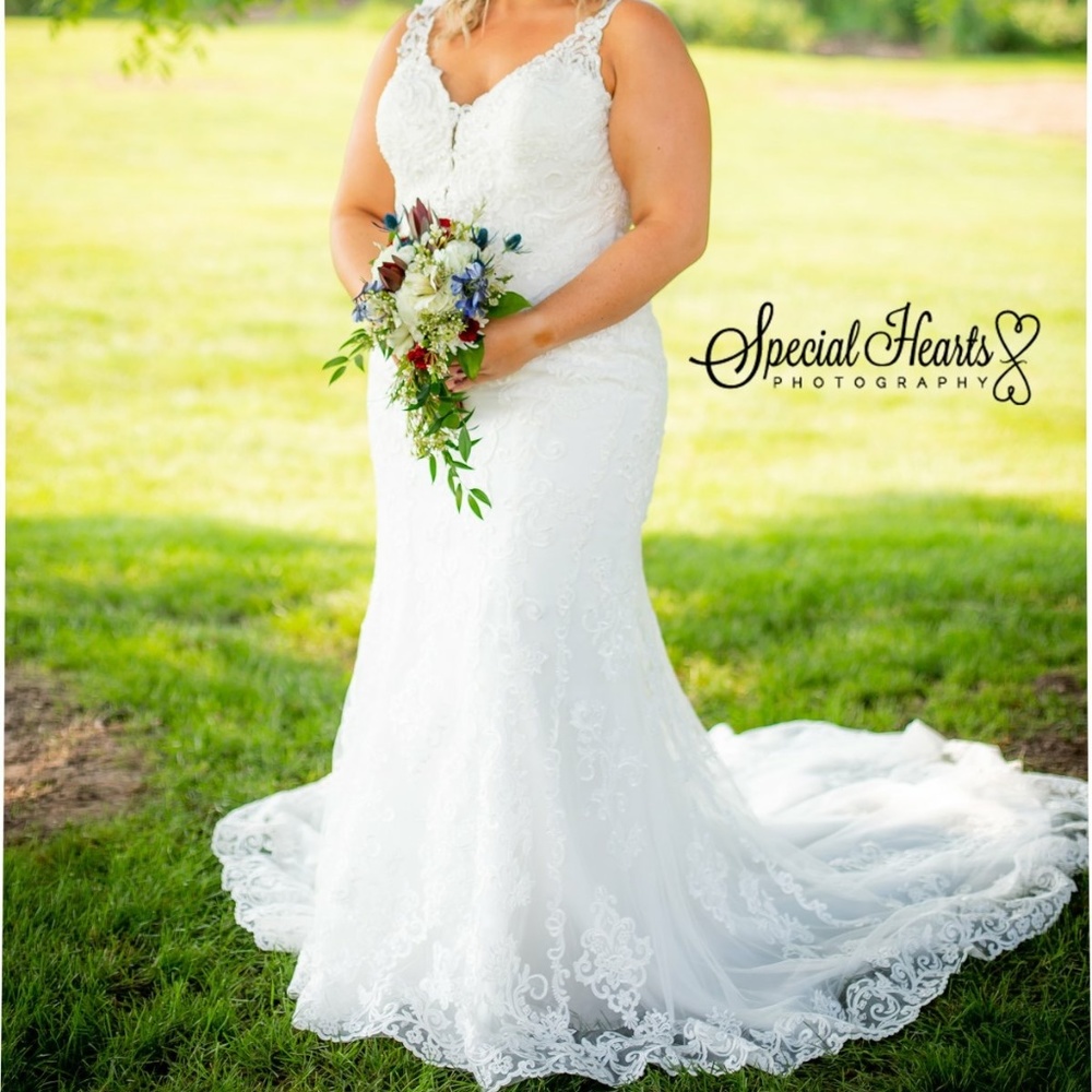 Essence of Australia 2452 wedding dress
